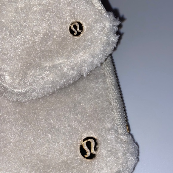Lululemon Modular Phone Crossbody Bag  Fleece - Picture 7 of 12